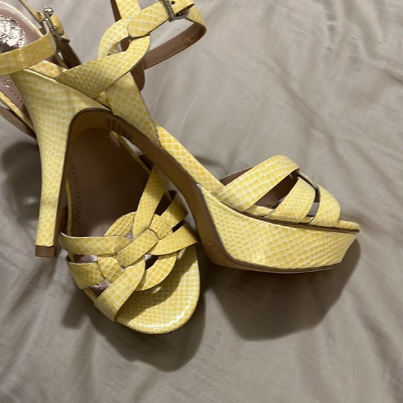 Vince Camuto Albino Python Pumps - Picture 2 of 3